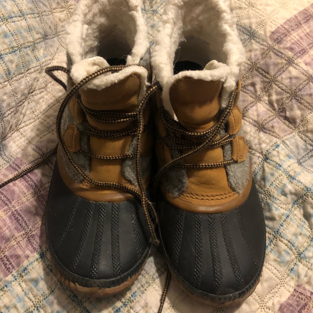 Womens waterproof sorel boots.